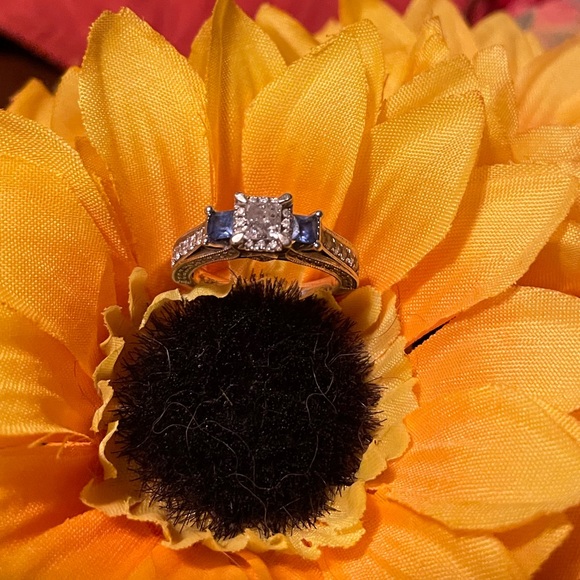 Diamond and sapphire engagement ring - Picture 2 of 2